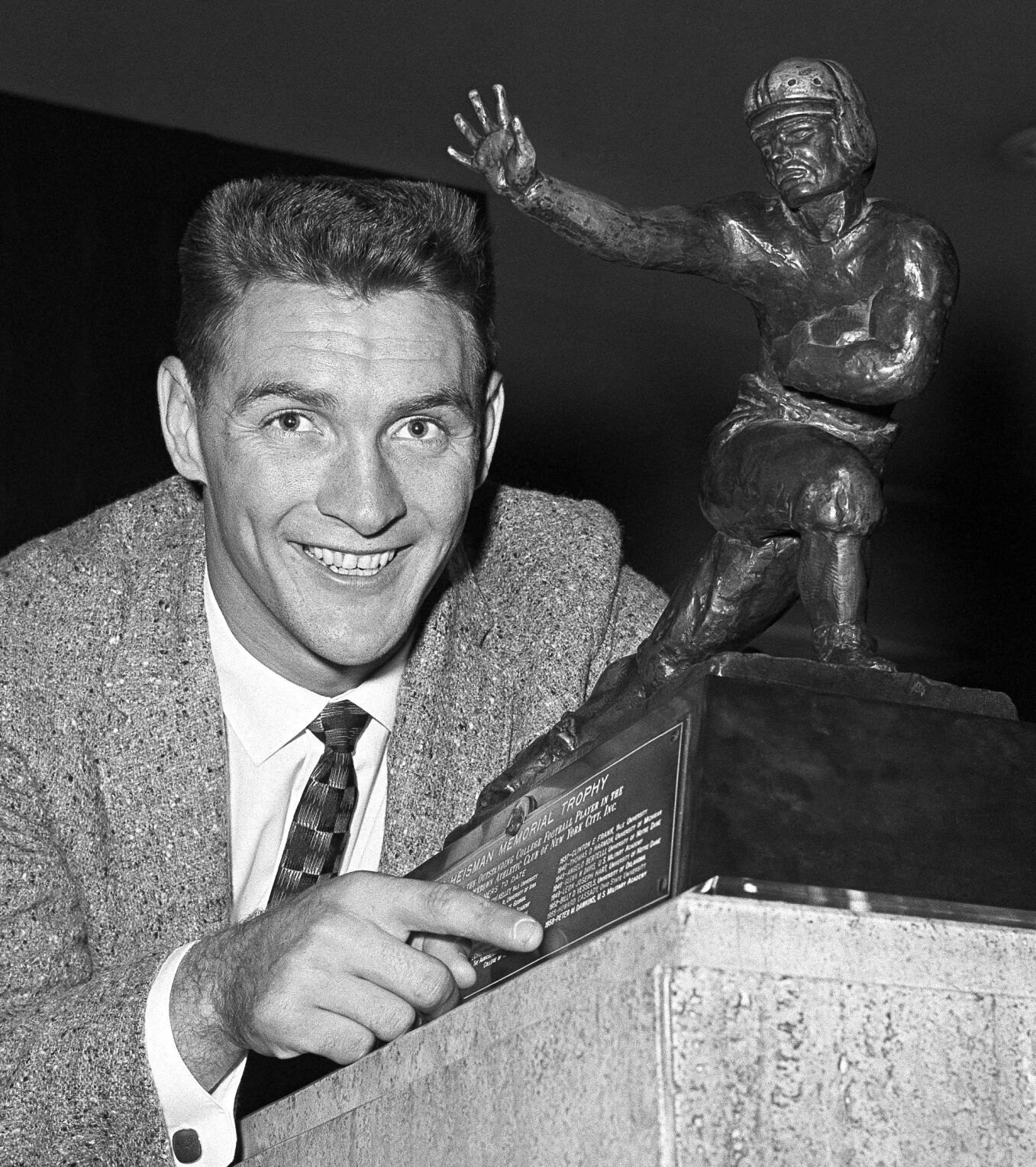 1959: LSU's Billy Cannon wins Heisman Trophy